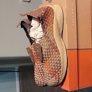 Nike Air Woven size 9